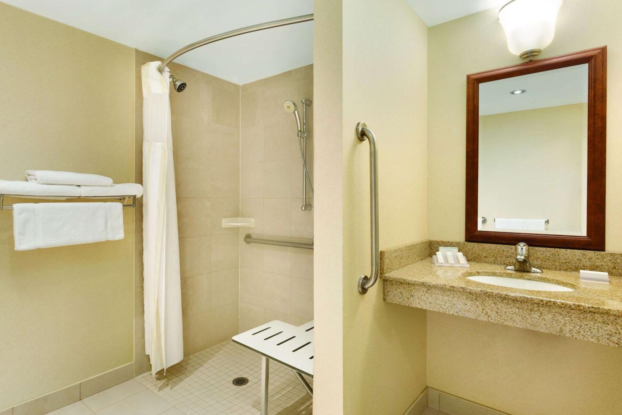 Hilton Garden Inn Ниагара-он-те-Лейк Экстерьер фото